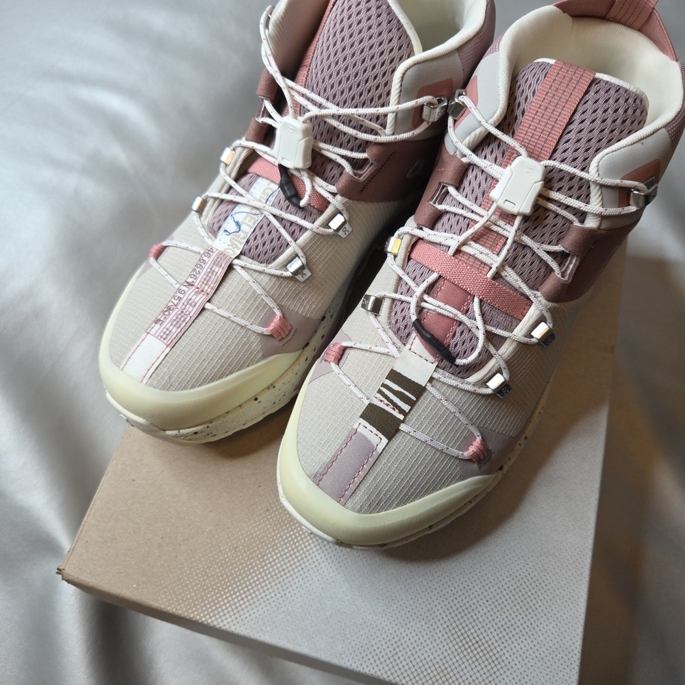 ON Cloud Women's Cloudtrax Lace UP Running Sneakers Size 6.5